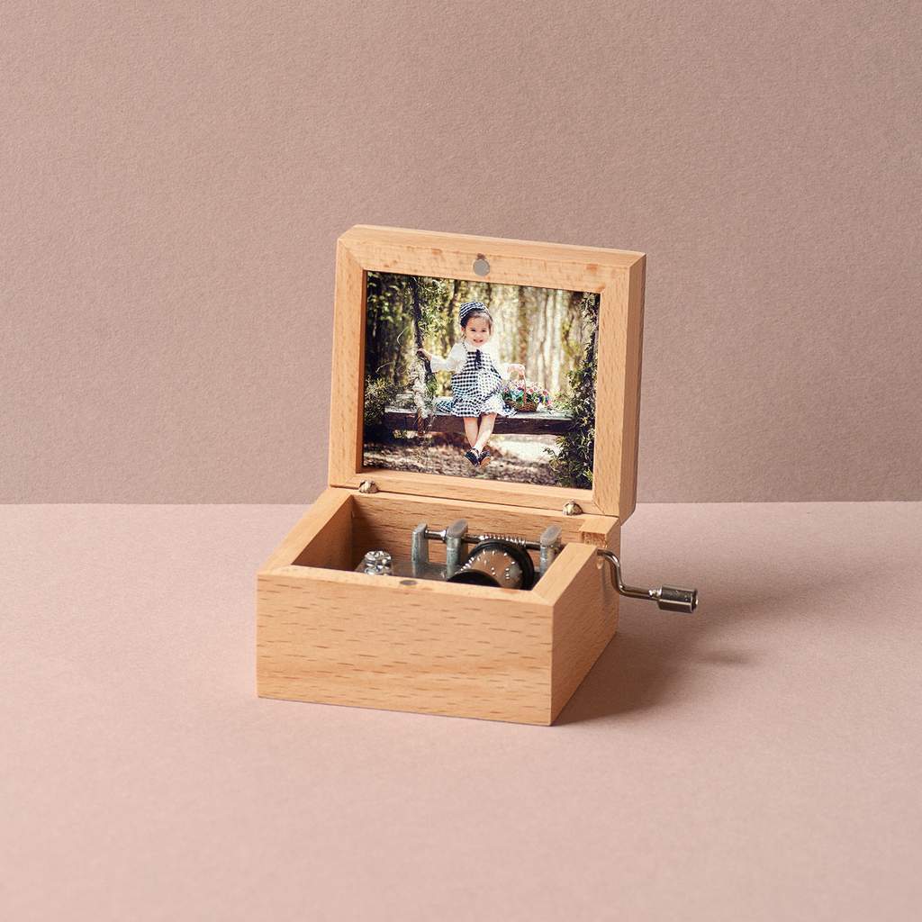 Caja de música pequeña de madera de haya Bielsa